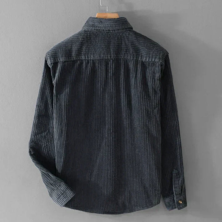 Graue Herren Overshirt-Jacke mit lässiger Passform & Knopfleiste, ideal für den stilvollen Herbst-Look.