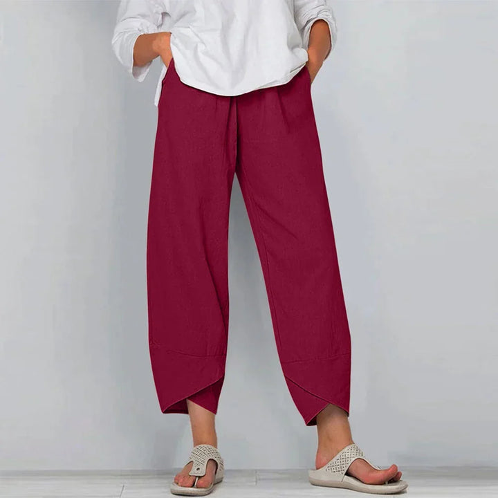 Modische Damen Culotte Hose in Beige, weiter Schnitt, High-Waist, perfekt für sommerliche Business- und Freizeit-Outfits.