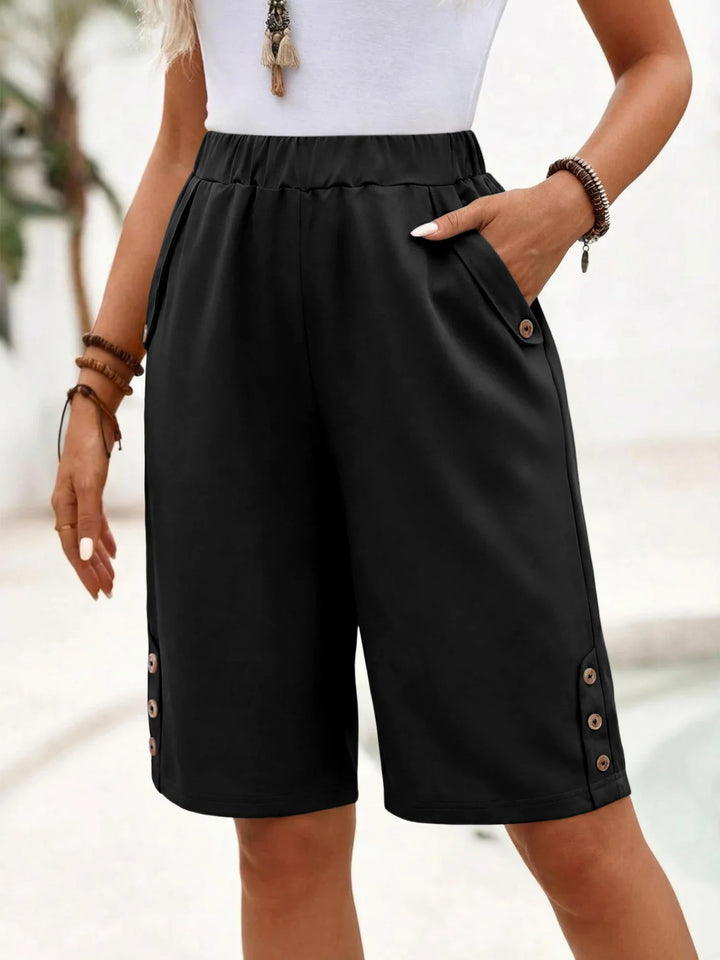 Elastische Damen Sommer Shorts, kurze Freizeithose mit hoher Taille, sehr bequem in Grau.