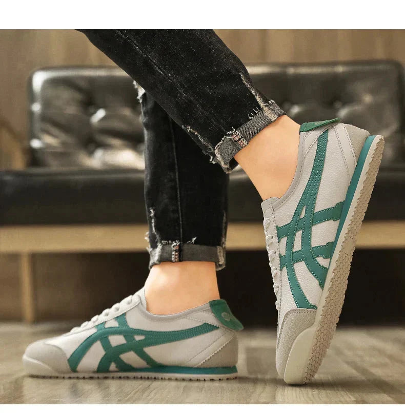 Geometrische Sommer-Sneaker, seitliche Ansicht; moderne Freizeitschuhe für Damen & Herren, komfortabel.