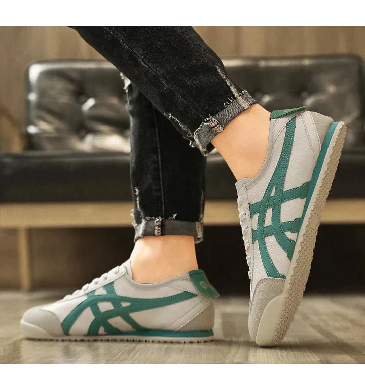 Geometrische Sommer-Sneaker, seitliche Ansicht; moderne Freizeitschuhe für Damen & Herren, komfortabel.