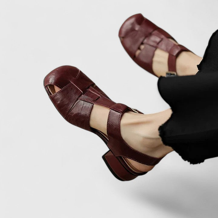 Robuste Damen Sandalen mit Blockabsatz, verstellbarer Schnalle; ideale Freizeitschuhe.