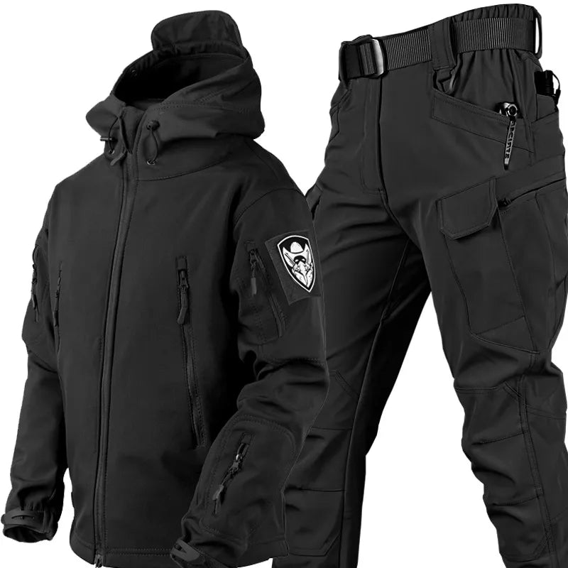 Herren robustes Outdoor-Set mit taktischer Jacke & Hose. Ideal für Abenteuer & Freizeit, wetterfest & bequem.