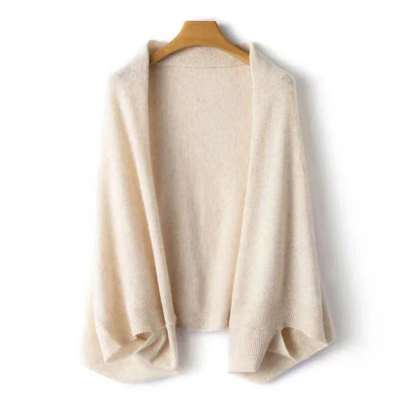 Eleganter und warmer Damenschal, ein luxuriöses Accessoire für kalte Tage.