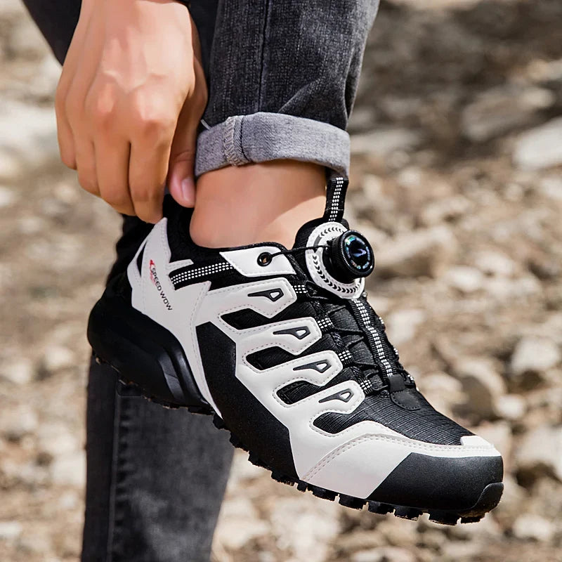 Robuste Herren Trekkingschuhe mit strapazierfähigen Schnürsenkeln für sicheren Halt beim Hiking.