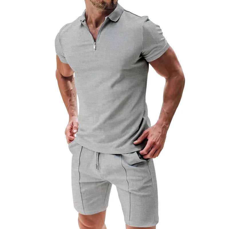 Urbanes Herren Zweiteiler mit strukturiertem Kurzarm Polo und Shorts, lässig für Sommer und Freizeit.