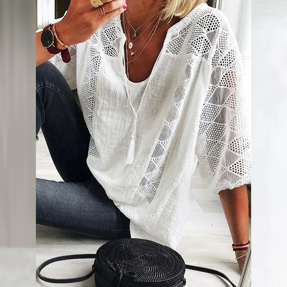 Feminine Damen Sommerbluse mit Spitze, leicht & luftig, V-Ausschnitt; ideal für elegante Freizeit.