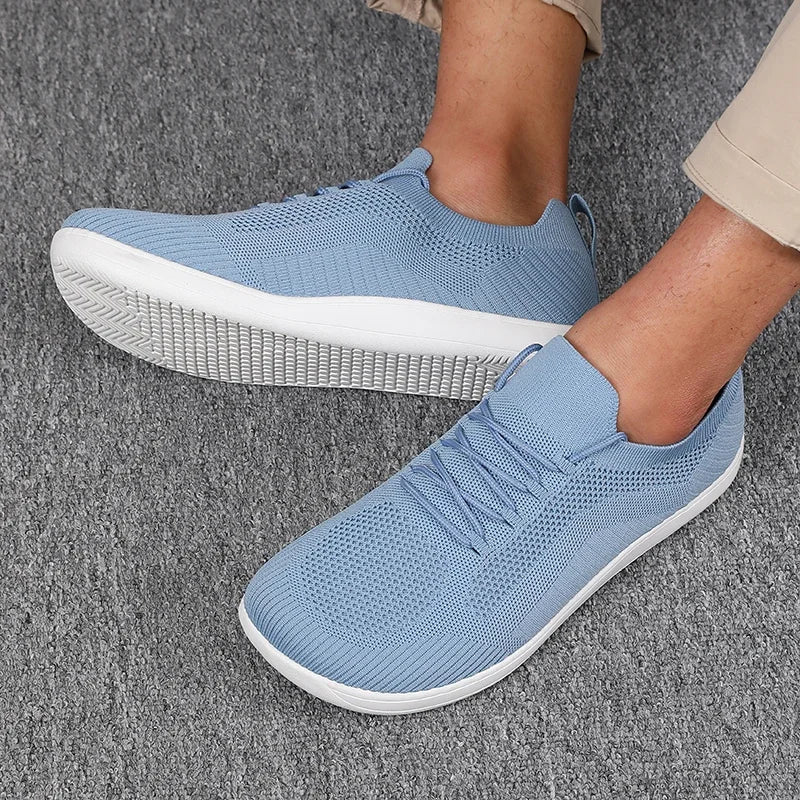 Herren Sneaker, hellblau, mit weite Zehenbox & gepolsterter Sohle für maximalen Komfort.