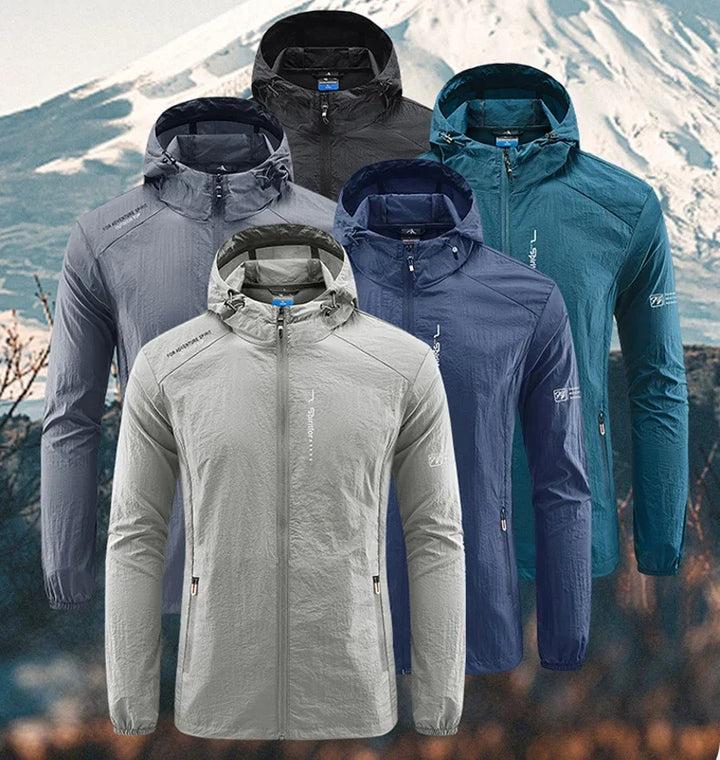Wetterfeste Herrenjacke, wasserdicht und strapazierfähig, als Schutz bei Outdoor-Aktivitäten und im Alltag.