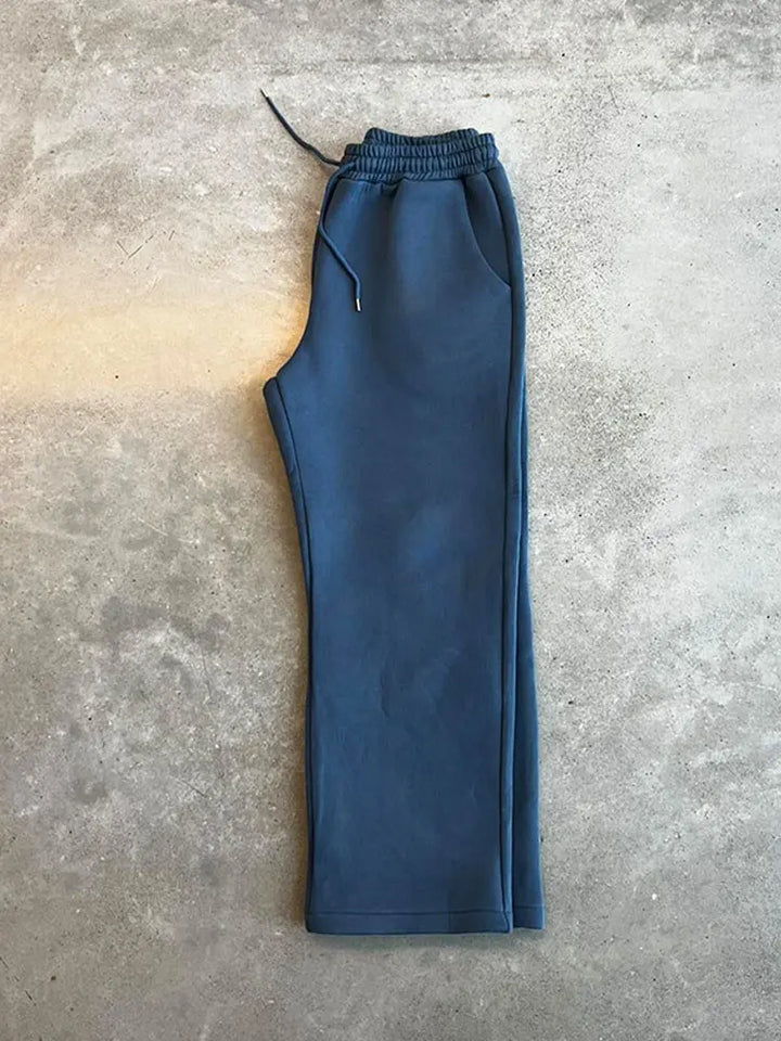 Komfortables Herren Zweiteiler-Set: Oversized Hoodie und Jogger für gemütliche Herbst- und Wintertage.