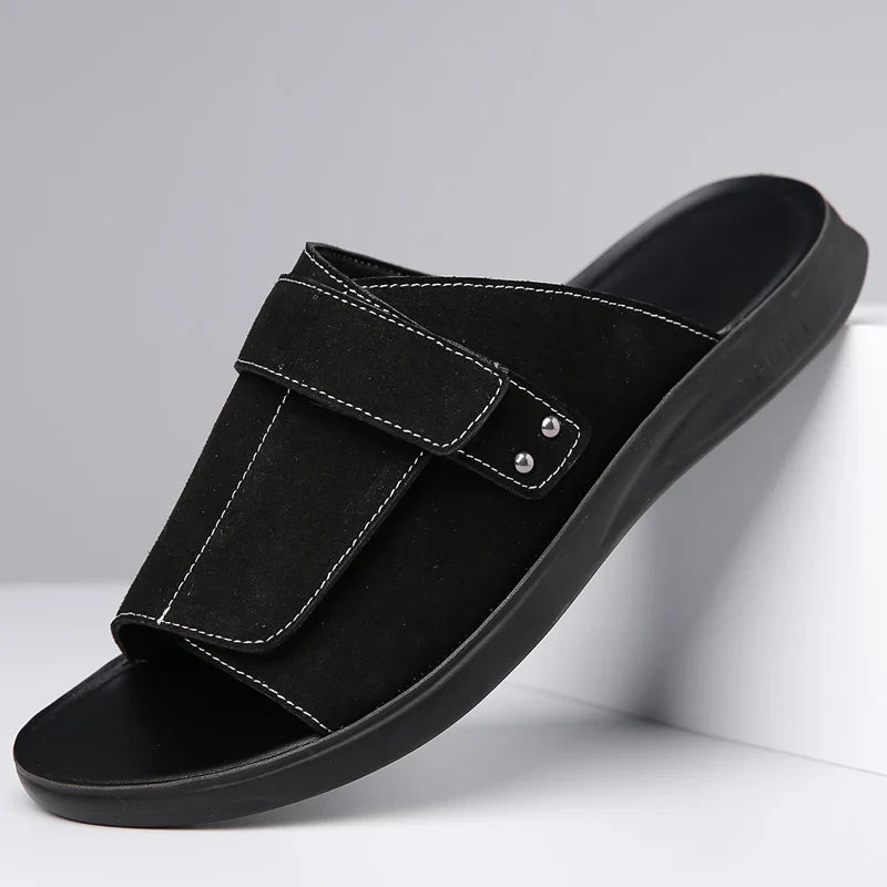 Ergonomische Herren Sandalen mit weicher Dämpfung & rutschfester Sohle. Komfortable Slip-On Schuhe mit Klettverschluss.