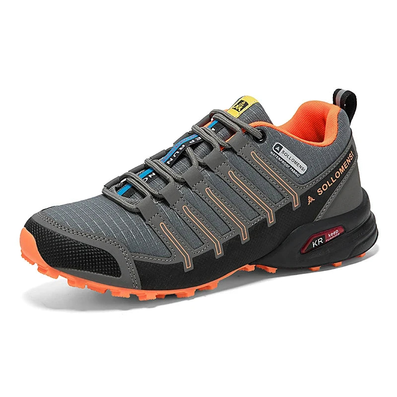 Rutschfeste Herren Trekkingschuhe mit starkem Profil, ideal für nasse und unebene Wege.