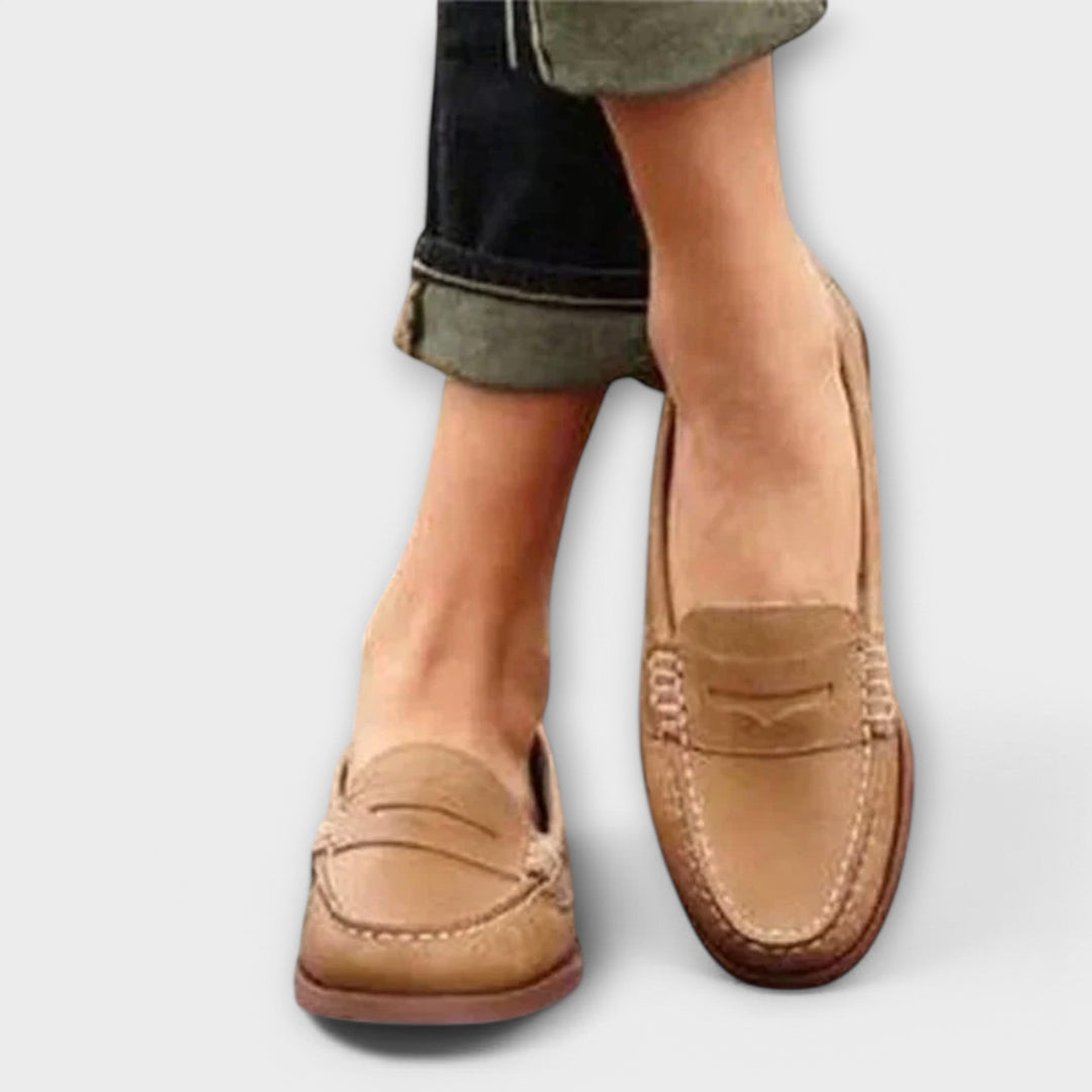 Klassische Damen Loafer in Schwarz, elegant und komfortabel für Büro oder Freizeit.