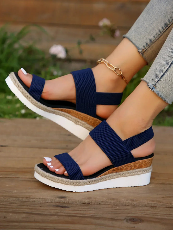 Stylische Damen Espadrille-Sandalen mit Doppelriemen, klassisches Design mit modernem Twist für den Sommer.