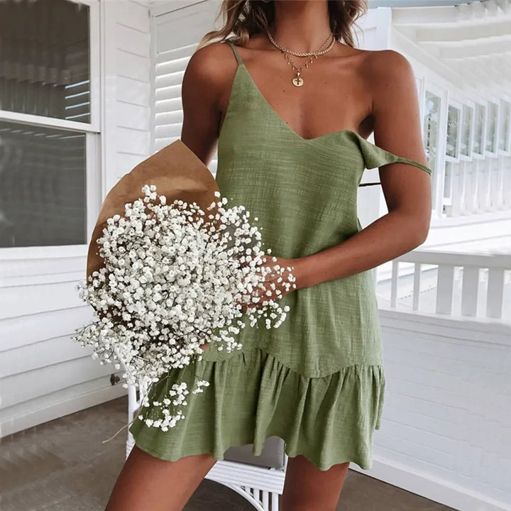 Modisches Jolina Damen Minikleid mit Rüschensaum und Spaghettiträgern. Ein verspieltes Freizeitkleid für den Sommer.