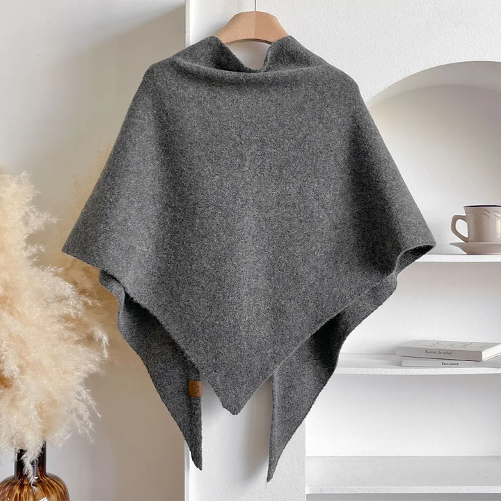 Modischer Damenschal, vielseitig tragbar, für lässige Herbstlooks oder elegante Winter-Outfits.