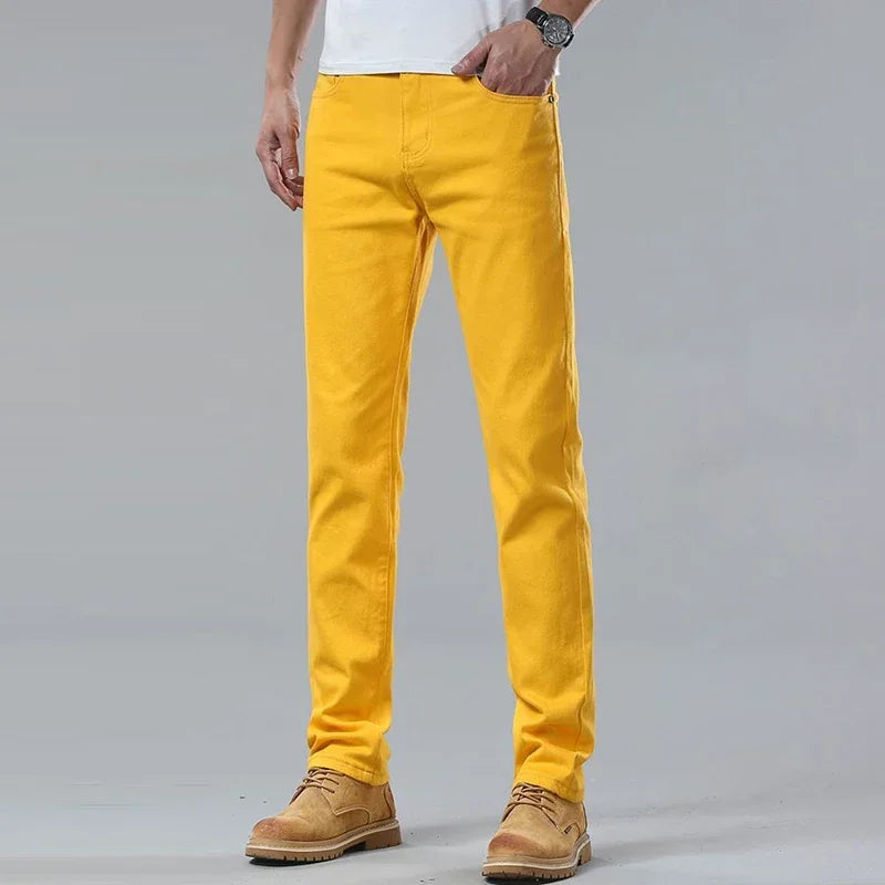Grüne Straight Leg Jeans für Herren, vielseitig & bequem, ideal als farbige Alltagsjeans.