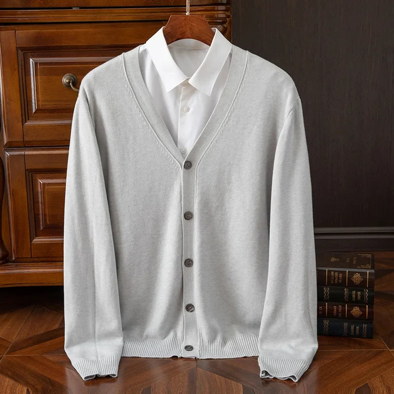Basic Herren Strickcardigan, V-Ausschnitt, Knopfleiste, vielseitig kombinierbar für jeden Mann.