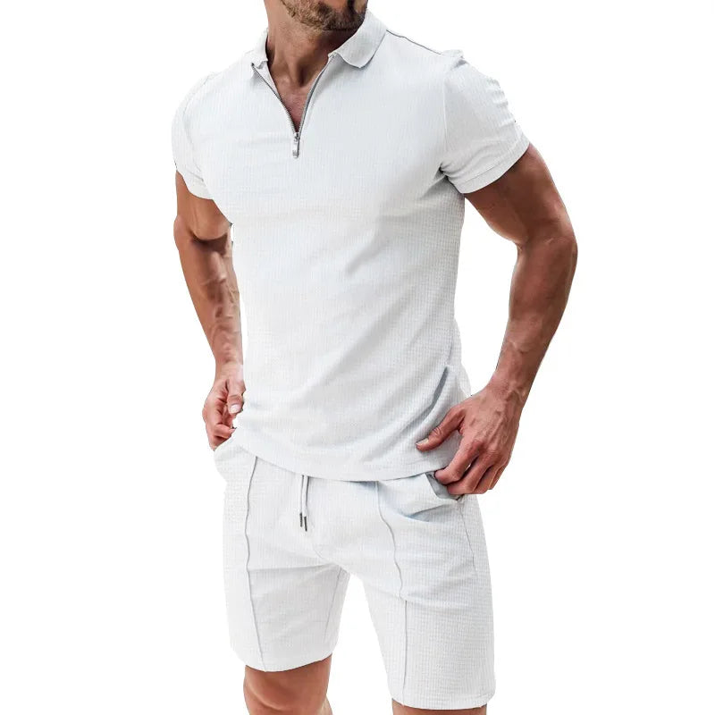 Herren Mode für den Sommer: Strukturierter Kurzarm Polo und Shorts Set, bequem und modern.