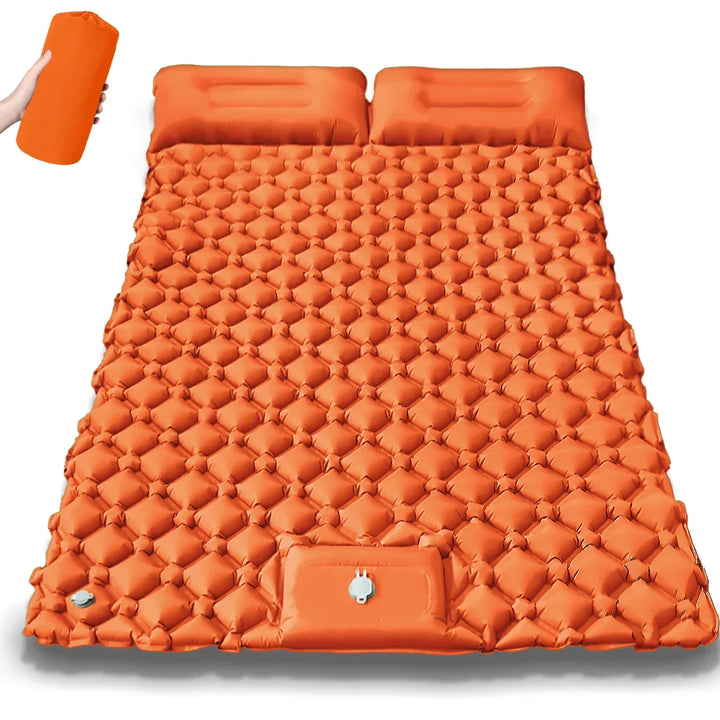 Kompakt verpackte, tragbare Doppel-Campingmatte Kieran, bereit für Outdoor-Abenteuer & bequemen Schlaf.