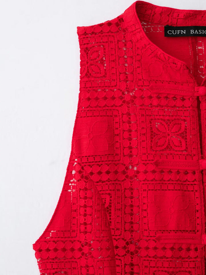 Ärmelloses rotes Spitzentop für Damen mit eleganter Schleife. Schick und perfekt für den Sommer.