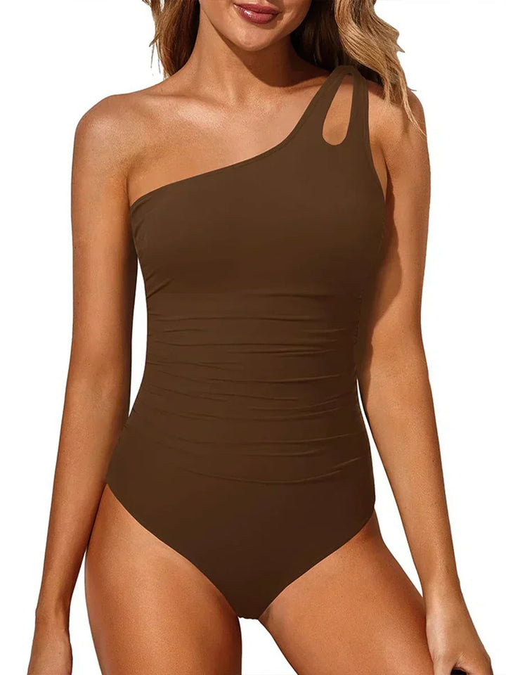 Hochwertiger Ein-Schulter-Badeanzug Sola mit Bauchkontrolle, moderne Strandmode für Damen.