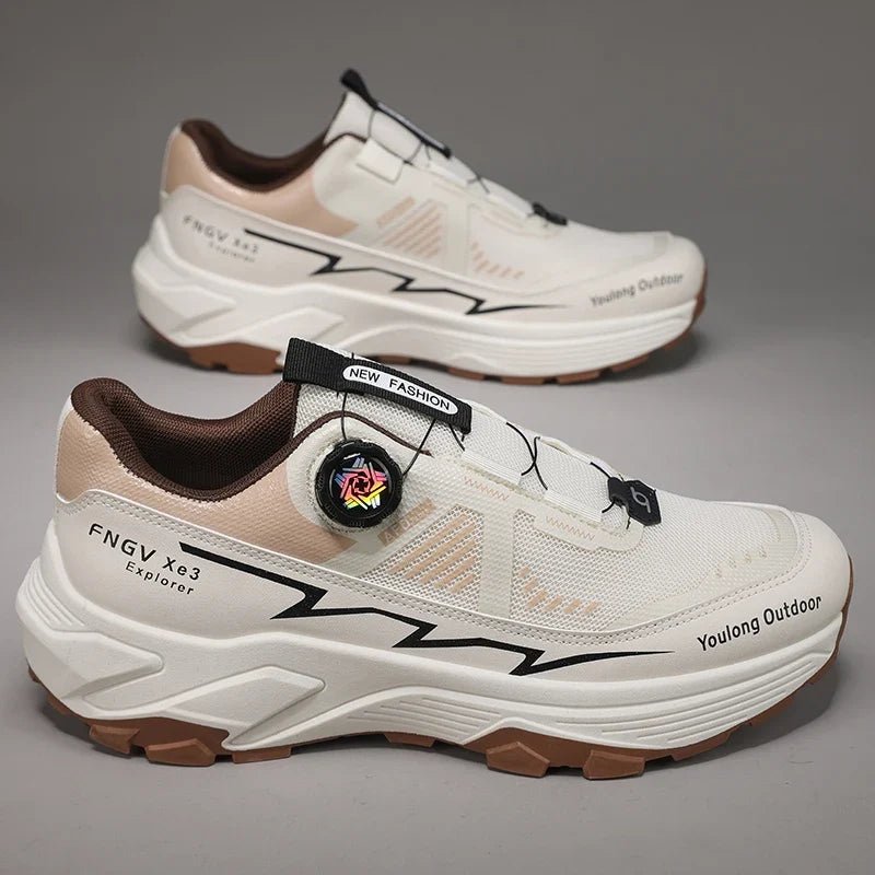 Frontansicht der robusten Herren Outdoor Wanderschuhe, ideal für Trailrunning & Trekking mit Drehverschluss.