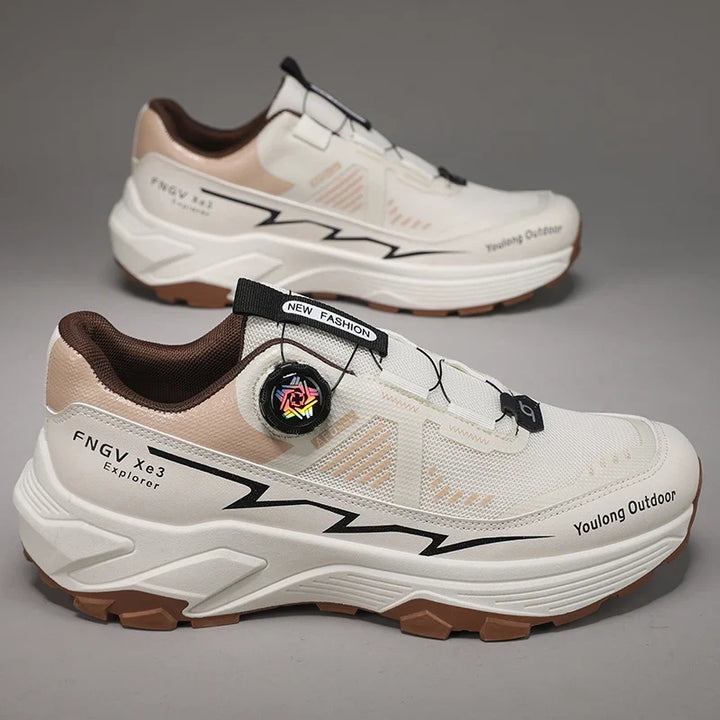 Frontansicht der robusten Herren Outdoor Wanderschuhe, ideal für Trailrunning & Trekking mit Drehverschluss.