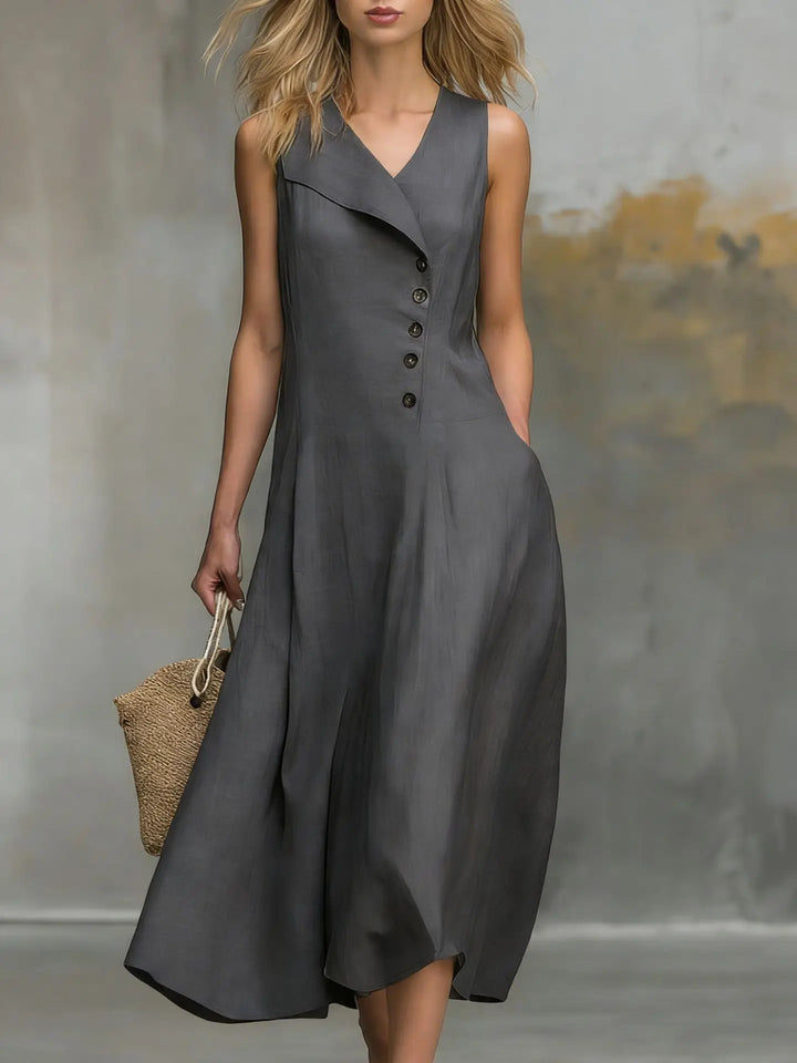 Elegantes ärmelloses Damen Maxikleid mit tiefem V-Ausschnitt und durchgehender Knopfleiste. Modisch & bequem.