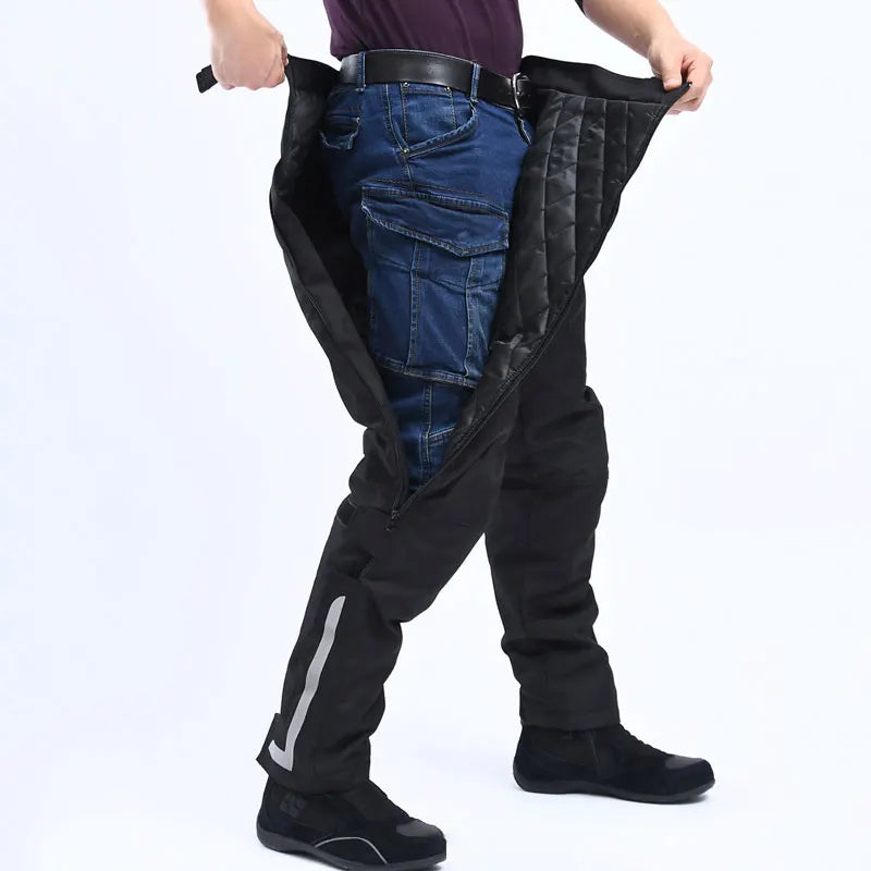 Unisex Motorradhose RoadGuard, winddicht, warm und mit integriertem Schutz für sichere Fahrten bei jedem Wetter.