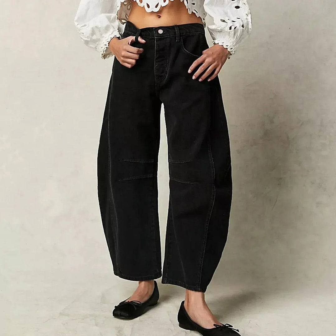Stilvolle Damenhose mit weitem Schnitt und weitem Bein, perfekt für einen entspannten, modernen Look.