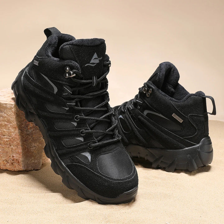 Vorderansicht Herren Wanderschuhe, rutschfest & atmungsaktiv, ideal für sicheren Halt im Gelände.