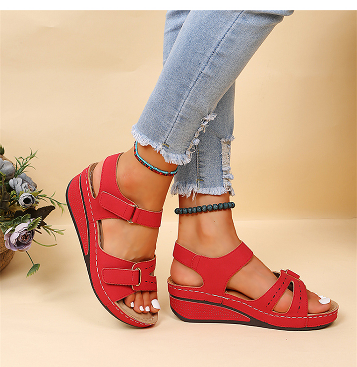 Leichte Slip-On Damen Sandalen, orthopädisch, mit Fußgewölbeunterstützung für Sommerkomfort.