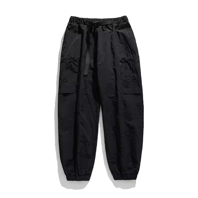 Herren Funktionshose: Wasserdichte Cargo-Hose mit Reißverschlusstaschen, ideal für Outdoor.