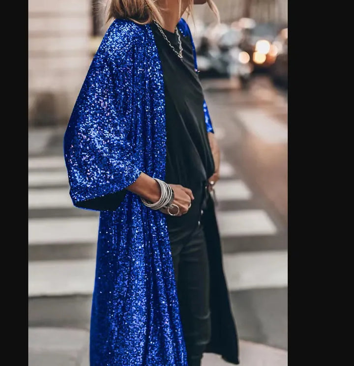 Klassischer, langer Damen-Mantel mit Taillengürtel und Taschen, perfekt als elegante Outerwear.