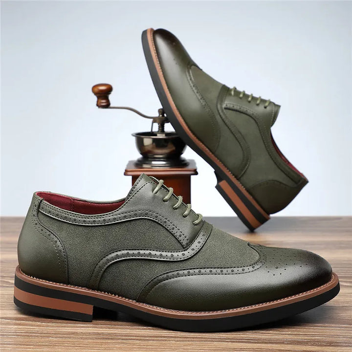 Hochwertige zweifarbige Herren Oxford Brogues. Elegante Business-Schnürschuhe, langlebig, formell und komfortabel.