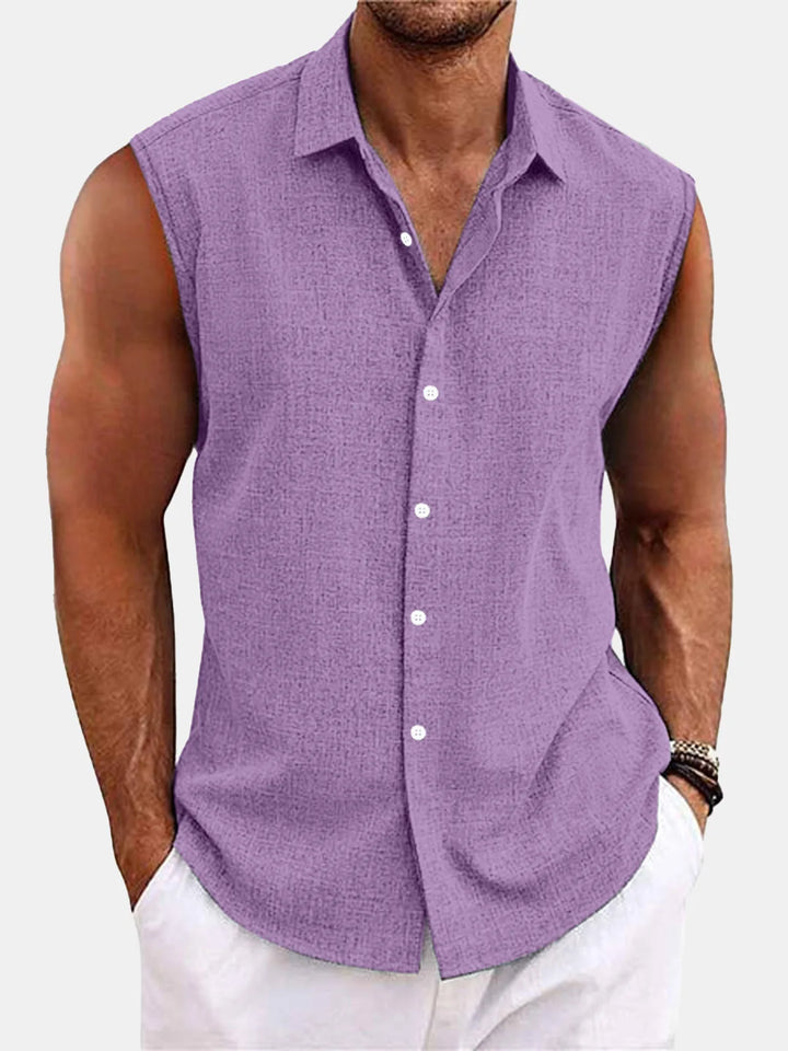 Vorderansicht: Ärmelloses Herrenhemd mit klassischem Kragen, stylische Sommermode für Herren.