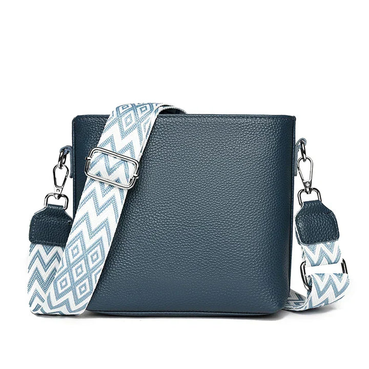 Khaki Damen-Crossbody-Tasche aus Leder. Stilvolle Handtasche mit verstellbarem Riemen für vielseitige Looks.