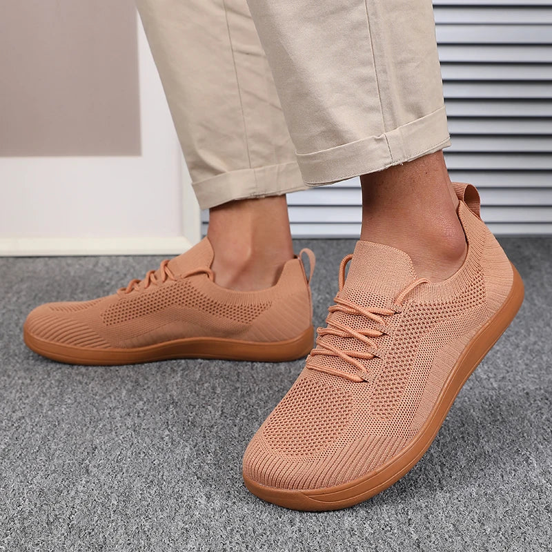 Marineblaue Herren Freizeitschuhe mit weite Zehenbox, gepolsterter Sohle für den Alltag.