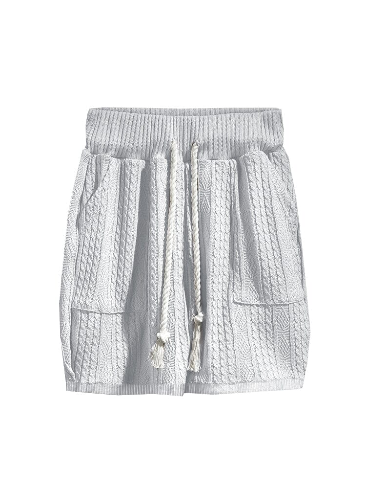 Gefaltetes Herren Sommer Set: Zweiteiler mit V-Ausschnitt T-Shirt & Shorts. Bereit für warme Sommertage.