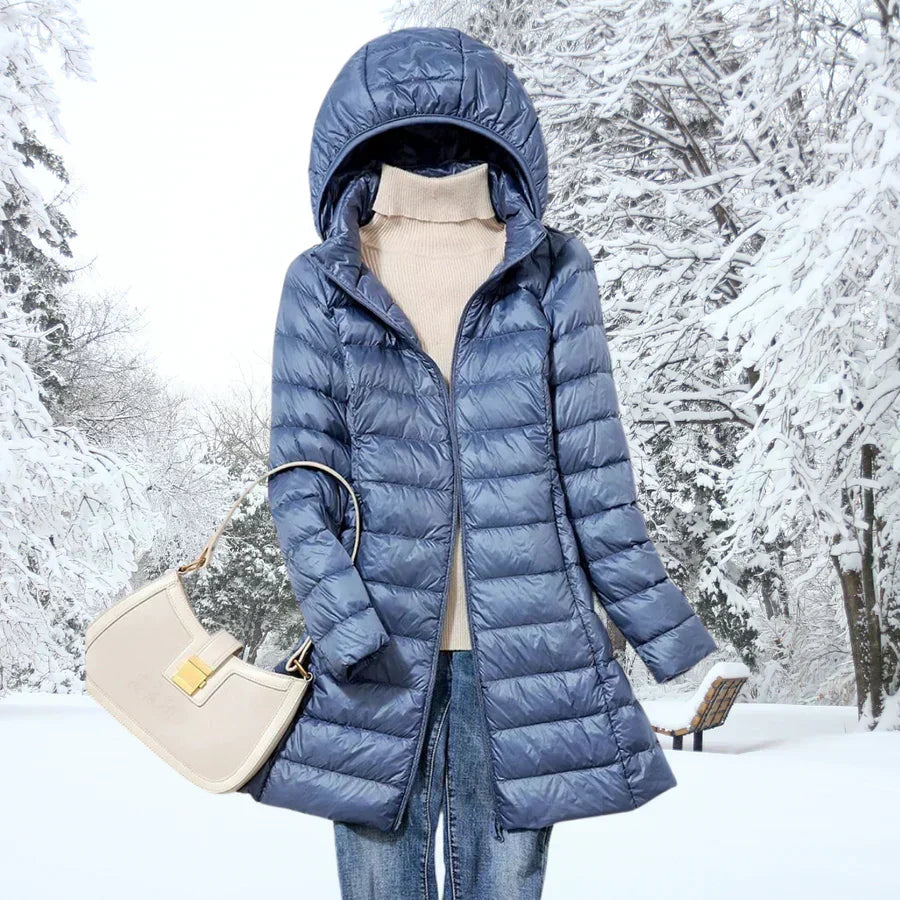 Ultraleichte Damen-Thermojacke mit Kapuze, wasserabweisend. Vielseitige Outdoor- & Reisejacke.