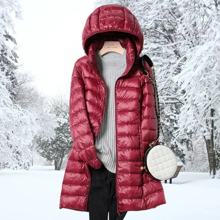 Modische Damen-Thermo-Steppjacke mit Kapuze, packbar und wärmend.