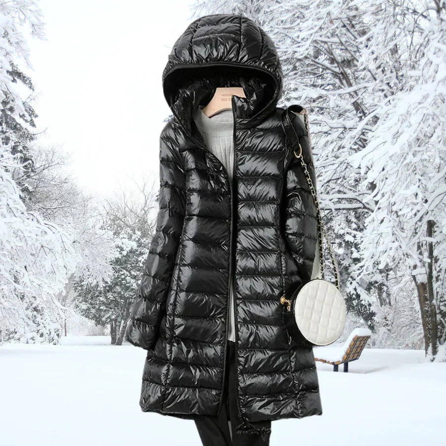 Packbare Damen-Kapuzenjacke, gesteppt und wärmend. Die ideale Begleiterin für kalte Tage.