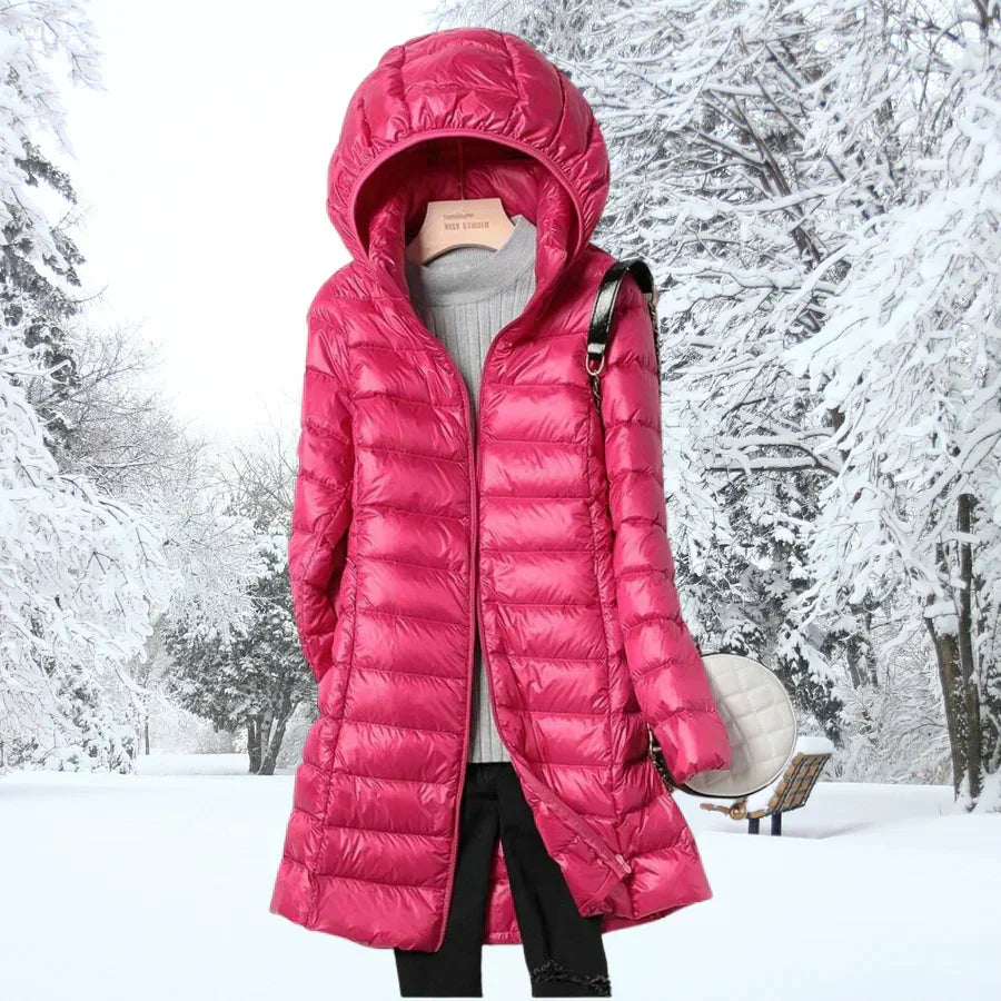 Vielseitige Damen-Outdoorjacke, ultraleicht, wasserabweisend und mit Kapuze.