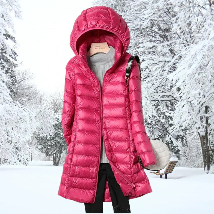 Vielseitige Damen-Outdoorjacke, ultraleicht, wasserabweisend und mit Kapuze.