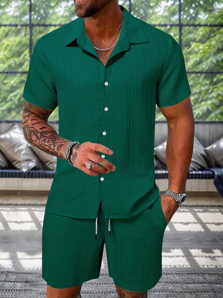 Stylishes Herren Freizeit Set: Komfortables strukturiertes Hemd & Shorts, ideal für entspannte Tage am Strand.