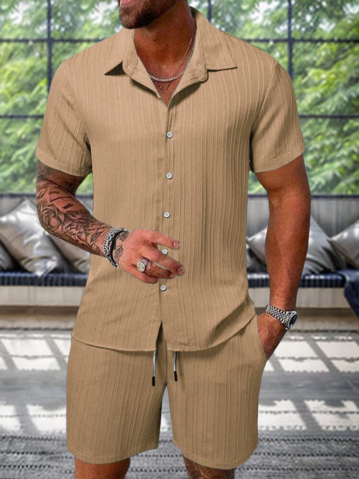 Bequeme Herren Shorts: Passende strukturierte Shorts für das Sommer Freizeit Set. Ideal für heiße Tage.
