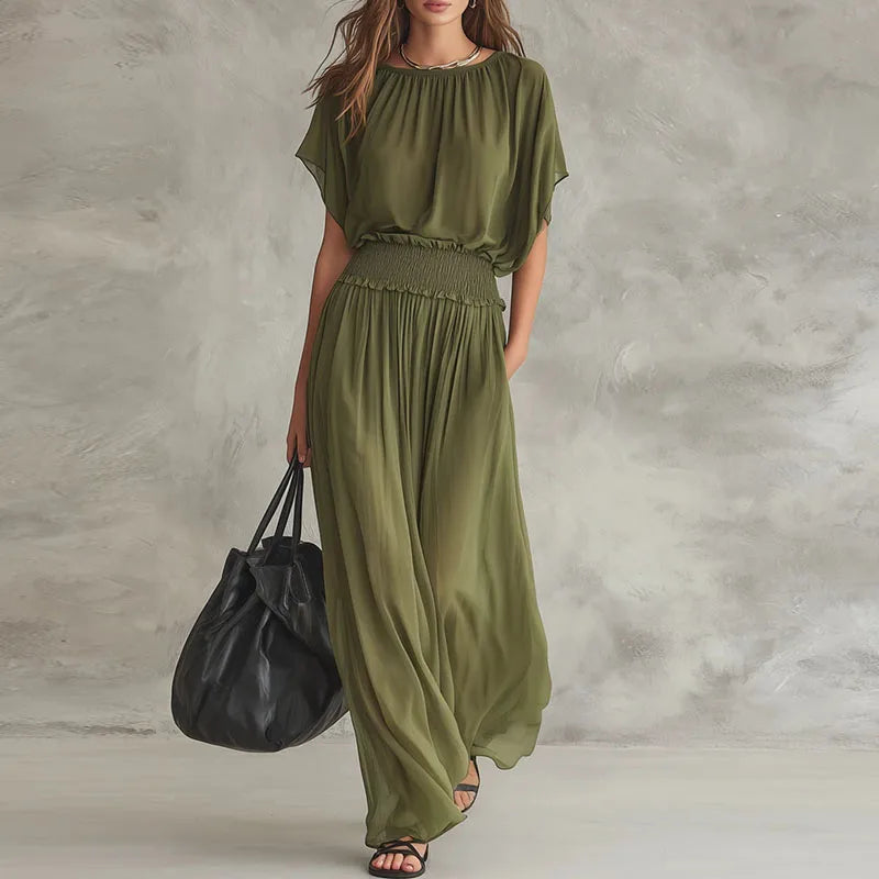 Bequemes Damen Maxikleid, sommerliches Kleid mit geraffter Taille und fließendem Stoff für modische Auftritte.