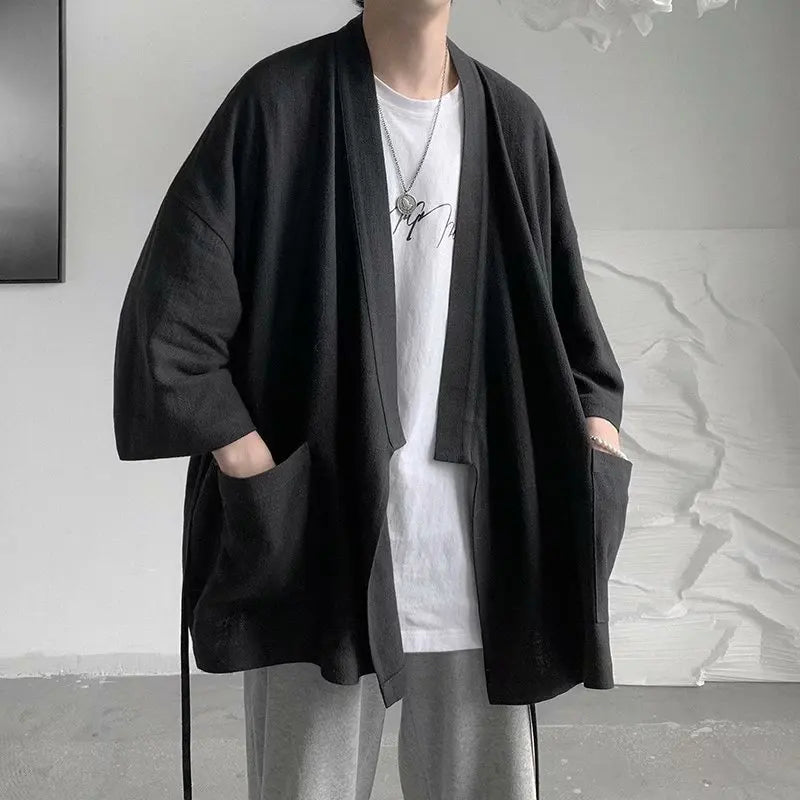 Herren Kimono Cardigan in Marineblau, lässig-elegant für stilvolle Übergangslooks und Freizeit.