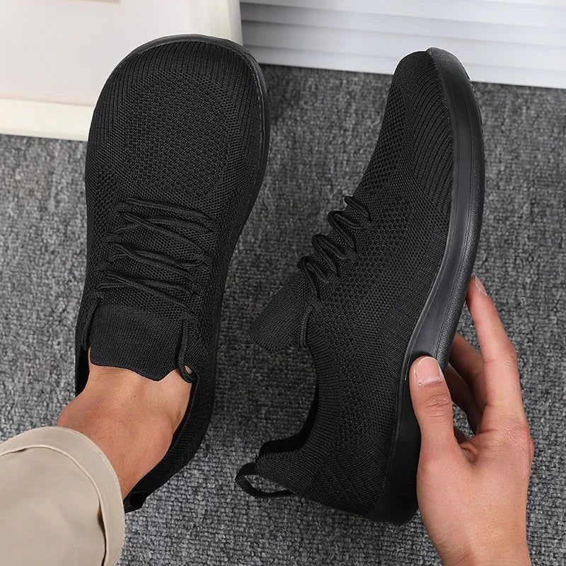 Hellblaue Herren Outdoorschuhe, atmungsaktiv & leicht, mit breiter Zehenbox.